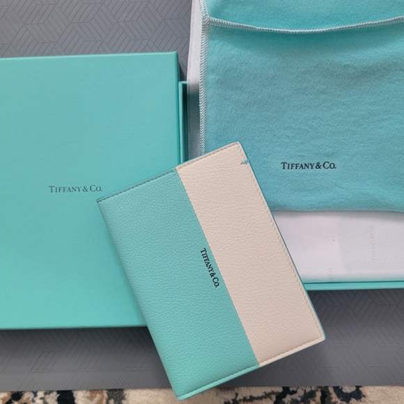 Tiffany passport cover - Picture 2 of 5